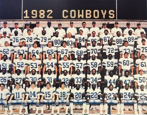 Nfl-team-photo dallas-cowboys 1982.jpg