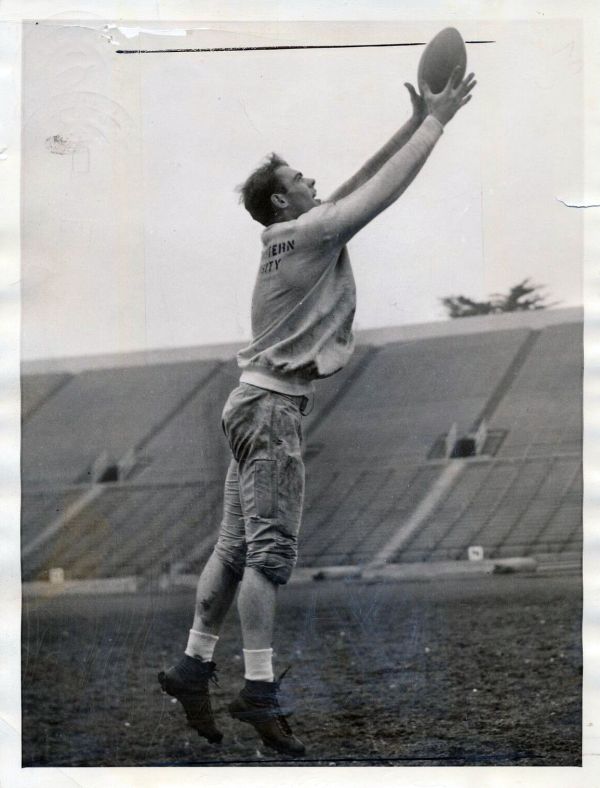 Ncaaf-press-photo 1936 larry-kelley.jpg