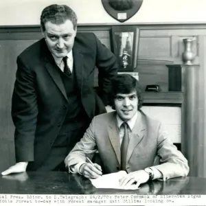 Nottingham Forest press photos (Peter Cormack & Matt Gillies, 1970)